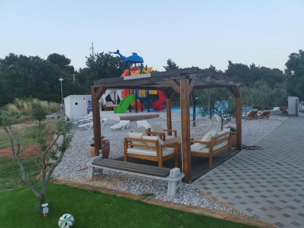 Camper For Two Hotel Banjole Exterior foto