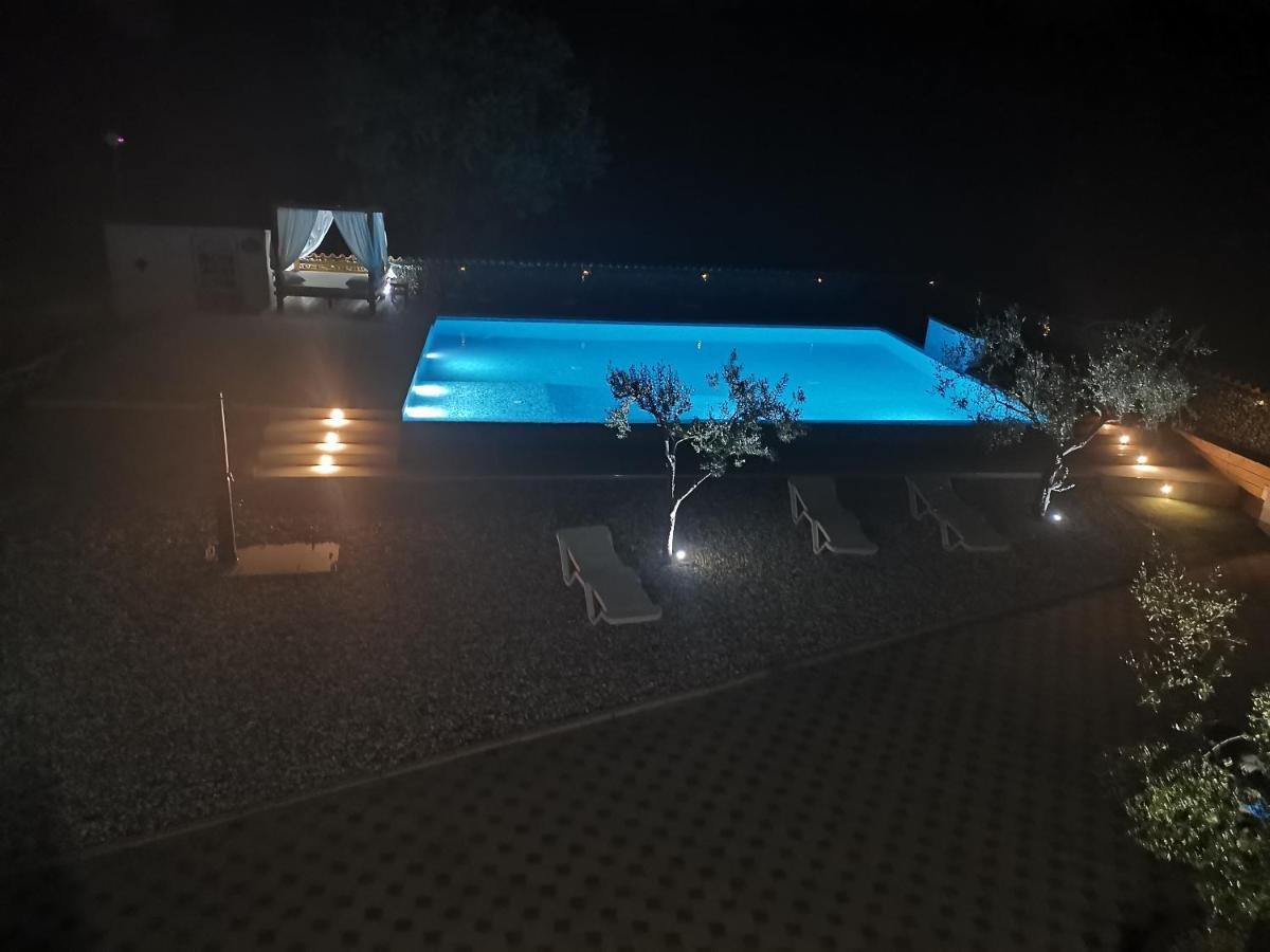 Camper For Two Hotel Banjole Exterior foto